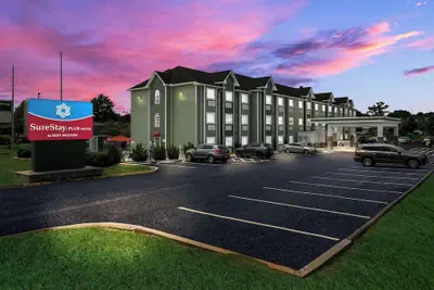 Photo 2 - SureStay Plus Hotel by Best Western Sevierville