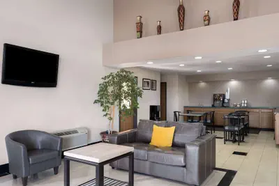 Photo 4 - Travelodge by Wyndham Tucson AZ