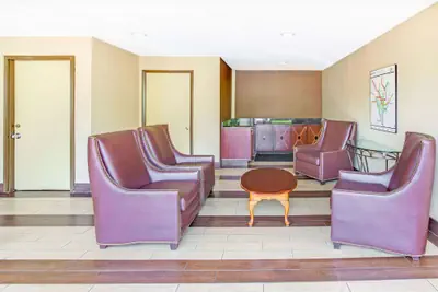 Photo 3 - Travelodge by Wyndham Silver Spring