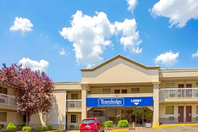 Photo 2 - Travelodge by Wyndham Silver Spring