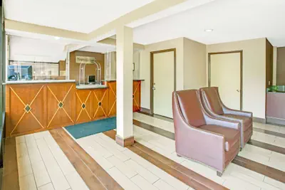 Photo 5 - Travelodge by Wyndham Silver Spring