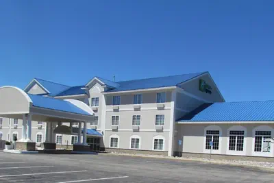 Photo 2 - Holiday Inn Express Hotel & Suites Cadillac by IHG