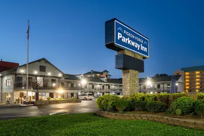 Photo 2 - Pigeon Forge Parkway Inn
