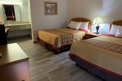 Photo 5 - Pigeon Forge Parkway Inn