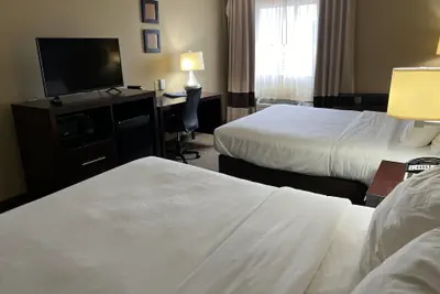 Photo 2 - Days Inn & Suites by Wyndham Manheim Lebanon