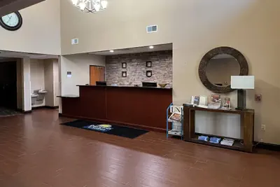 Photo 3 - Days Inn & Suites by Wyndham Manheim Lebanon