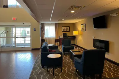 Photo 4 - Days Inn & Suites by Wyndham Manheim Lebanon
