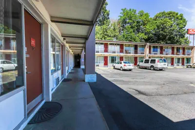 Photo 3 - Edyn Hotel By Townhouse Wytheville US 52