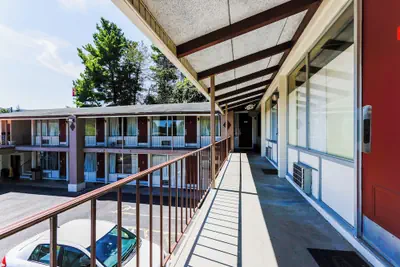 Photo 5 - Edyn Hotel By Townhouse Wytheville US 52
