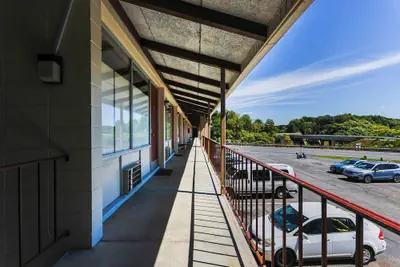 Photo 4 - Edyn Hotel By Townhouse Wytheville US 52