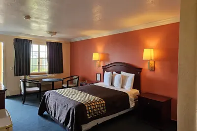 Photo 2 - Aerospace Inn