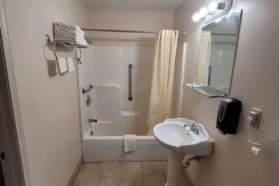 Photo 5 - Woodland Inn