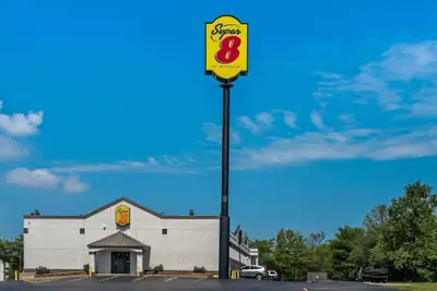 Photo 2 - Super 8 by Wyndham Brownsburg