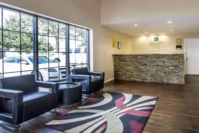 Photo 3 - Econo lodge Flagstaff East I-40