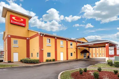 Photo 2 - Econo Lodge Louisville Airport