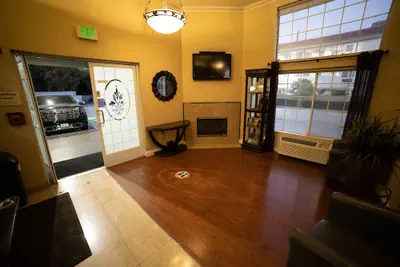 Photo 4 - Mid City Inn and Suites