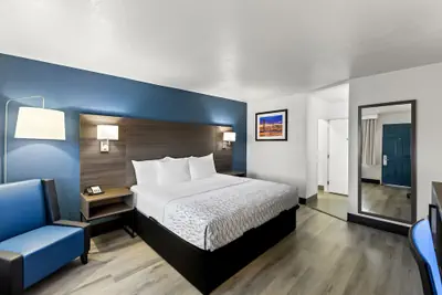 Photo 2 - SureStay By Best Western Phoenix Airport