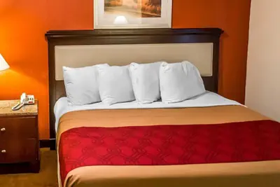 Photo 5 - Economy Inn & Suites