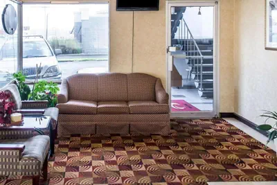 Photo 3 - Economy Inn & Suites