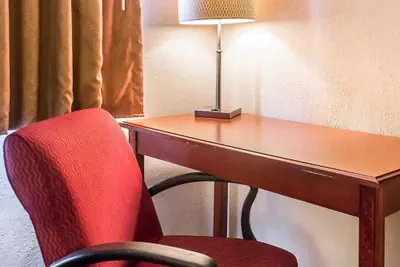 Photo 4 - Economy Inn & Suites