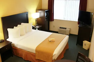 Photo 5 - Quality Inn & Suites Springfield - Eugene North