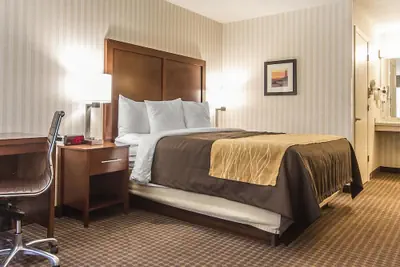 Photo 3 - Quality Inn Half Moon Bay/Miramar Beach