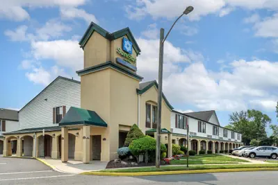 Photo 2 - SureStay Hotel by Best Western East Brunswick