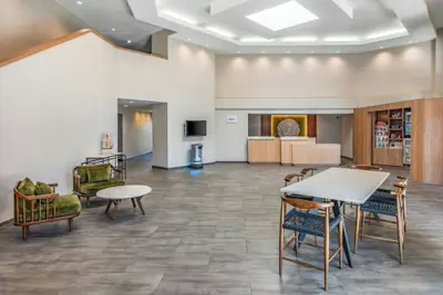 Photo 2 - Fairfield Inn & Suites by Marriott San Jose Airport