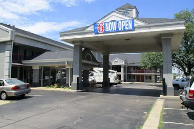 Photo 2 - Motel 6 Alsip, IL