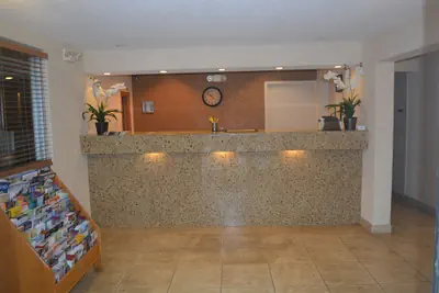 Photo 5 - Motel 6 Alsip, IL