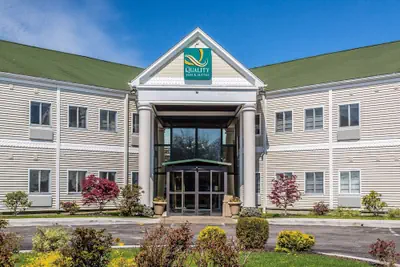 Photo 2 - Quality Inn & Suites Middletown - Newport