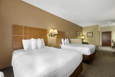 Photo 4 - Best Western Plus Shamrock Inn & Suites