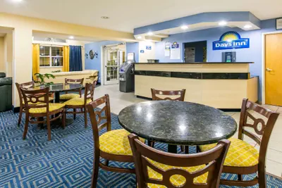 Photo 2 - Days Inn & Suites by Wyndham Pryor