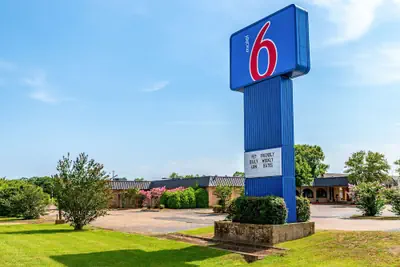 Photo 2 - Motel 6 Natchitoches, LA