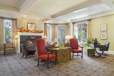 Photo 3 - Plaza Inn & Suites at Ashland Creek