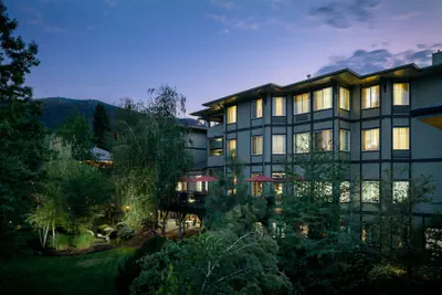 Photo 2 - Plaza Inn & Suites at Ashland Creek