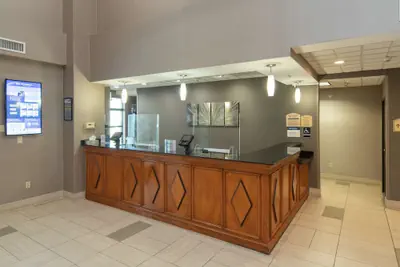 Photo 3 - Best Western Inn & Suites San Mateo - San Francisco Airport