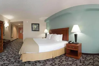 Photo 3 - Holiday Inn Express Apex - Raleigh by IHG