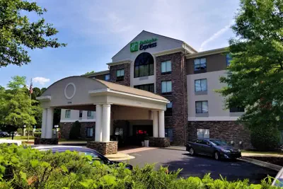 Photo 2 - Holiday Inn Express Apex - Raleigh by IHG
