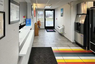 Photo 3 - Motel 6 Oshkosh, WI