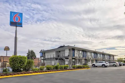 Photo 2 - Motel 6 Oshkosh, WI