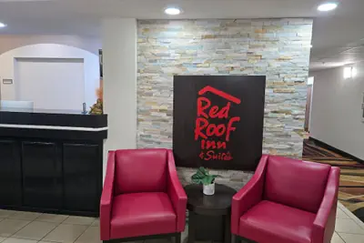 Photo 2 - Red Roof Inn & Suites Hinesville