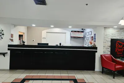 Photo 4 - Red Roof Inn & Suites Hinesville