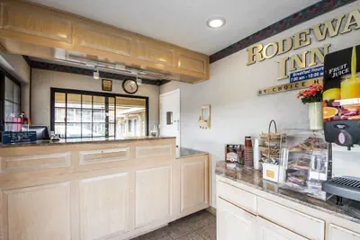 Photo 4 - Rodeway Inn Monterey Near Fairgrounds