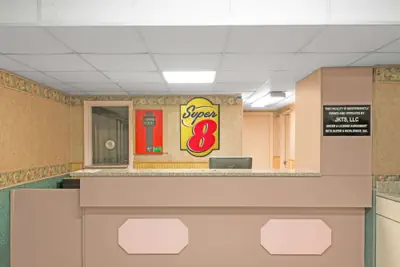 Photo 3 - Super 8 by Wyndham Wapakoneta