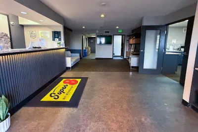 Photo 3 - Super 8 by Wyndham Windsor