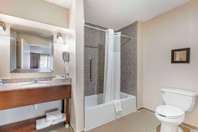 Photo 5 - Comfort Suites Port Allen - Baton Rouge
