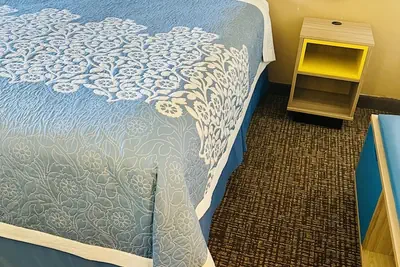 Photo 4 - Days Inn by Wyndham Fort Wayne