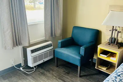 Photo 5 - Days Inn by Wyndham Fort Wayne