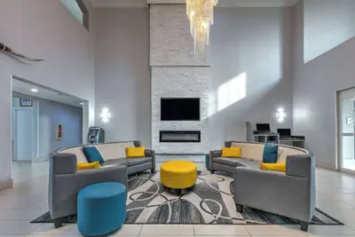 Photo 4 - La Quinta Inn & Suites by Wyndham Weatherford